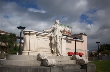 Monumento a Domenico Cimarosa