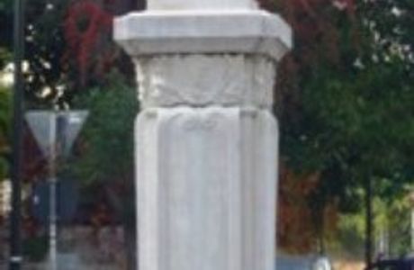 Monumento ad Armando Lucifero