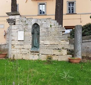 Monumento a Jacopone da Todi