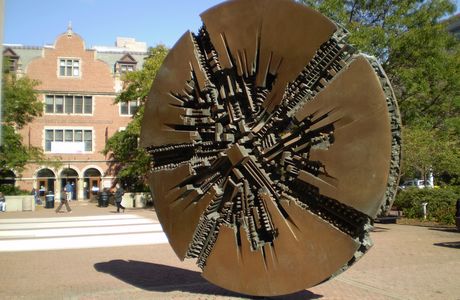 Movimento di crollo di Arnaldo Pomodoro