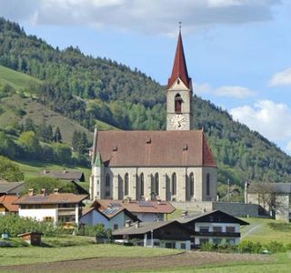Kirche St. Peter und Paul Schrambach