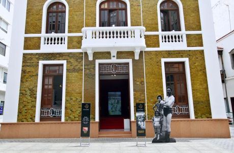 La Casa Amarilla