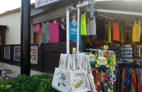 Maggie Souvenir Shop