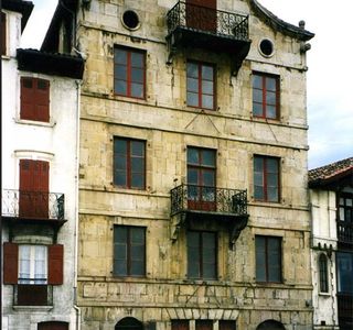 Quai Maurice Ravel