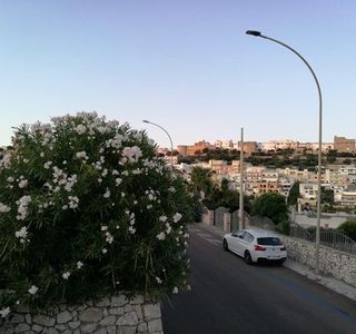 Passeggiata Intorno Alle Mura Messapiche