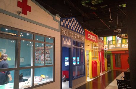 Wannabees Family Play Town