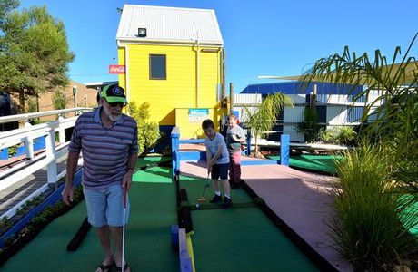 Footbridge Mini Golf, Icecream & Lolly Shop