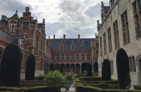 Paleis van Margareta van Oostenrijk (Palace of Margaret of Austria)