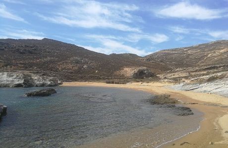 Alevrakia Beach