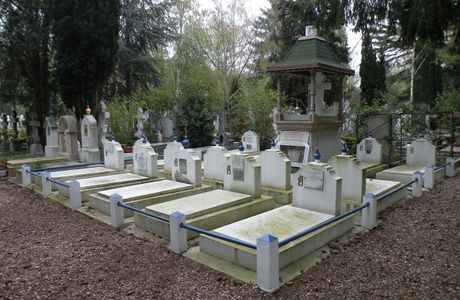 Sainte-Geneviève-des-Bois Russian Cemetery