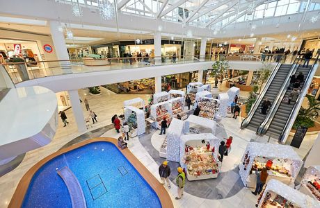 SCS Shopping Center Sued