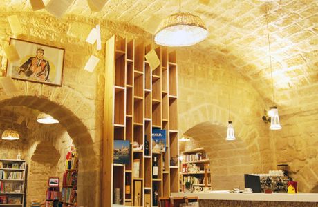 Luna Di Sabbia, Libri & Caffé