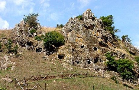 Parco Archeologico Di Suni Nuraghe Nuraddeo