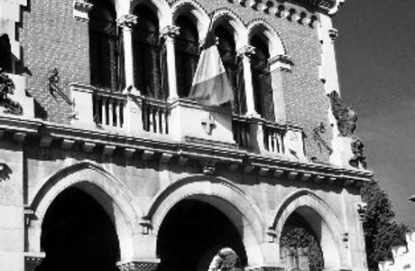 Antica Loggia - Monumento ai Caduti