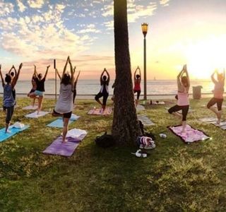 Beach Sunset Yoga Hawaii - Waikiki