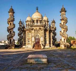 Mahabat Maqbara