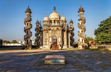 Mahabat Maqbara