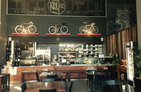 Twentytwo Cafe Bar & Grill