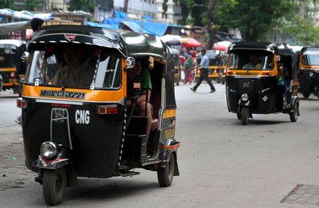 Rockstar Honnur Taxi & Rickshaw Driver Services in Hampi