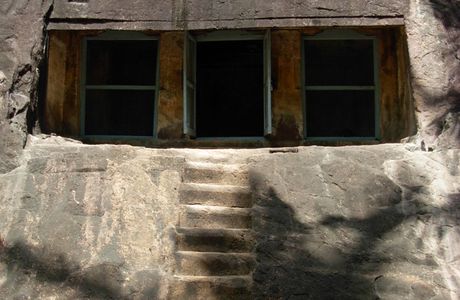 Thirunandhikarai Cave Temple