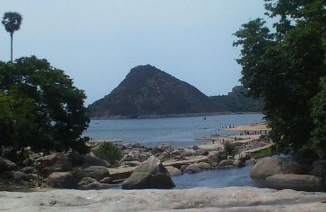 Thirumoorthi Dam