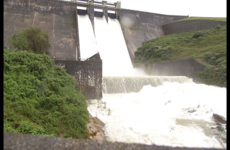 Sholayar Dam