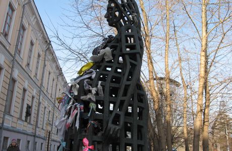 Monument to the Pregnant Woman