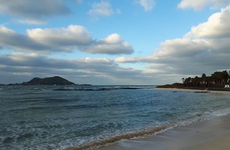 Geumneung Eutteumwon Beach