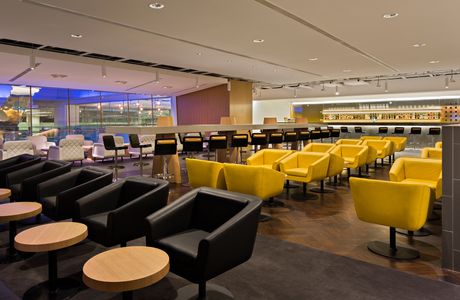 The Qantas Singapore Lounge
