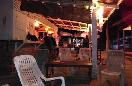B&j Beach Bar