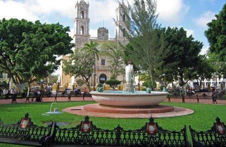 Plaza e Parque Francisco Canton