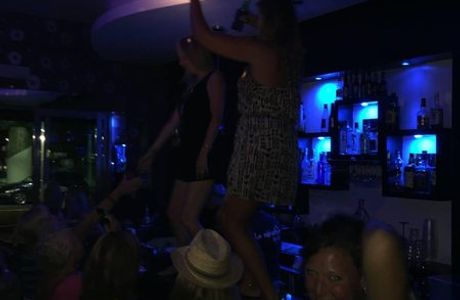 La Noche Un Bar