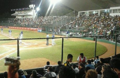 Parque de Béisbol Centenario del 27 de Febrero