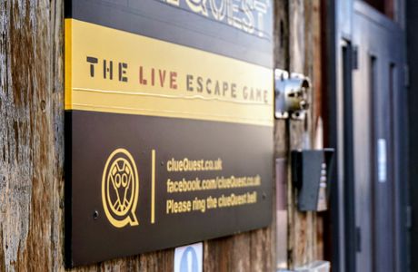 clueQuest - The Live Escape Room Game