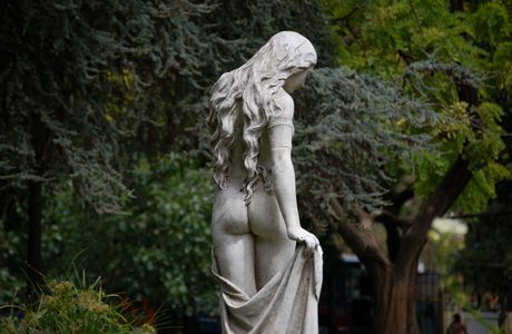 Cushy Glen Statue
