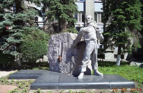 Monument to Yuri Hervieu