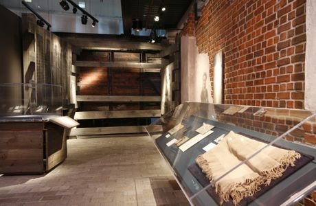 Illinois Holocaust Museum & Education Center