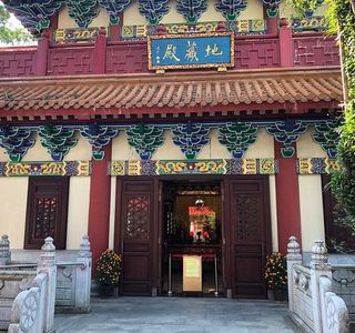 Po Lin (Precious Lotus) Monastery