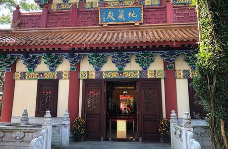 Po Lin (Precious Lotus) Monastery