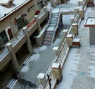 BoJin ShiDai GuangChang BuXingJie (JianGuo Lu)