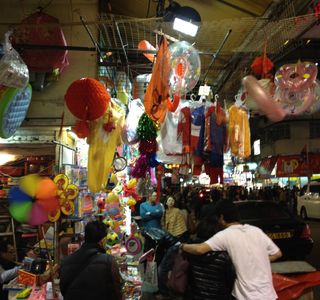 Goldfish Street (Tung Choi Street)