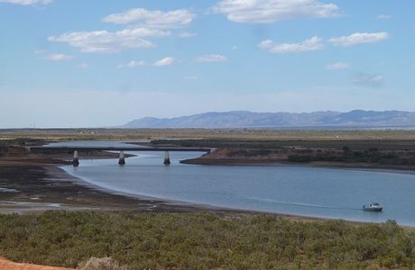 Matthew Flinders Red Cliff Lookout