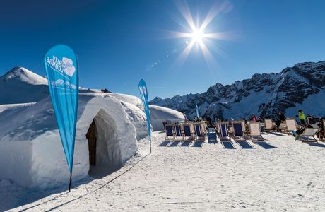White Lounge