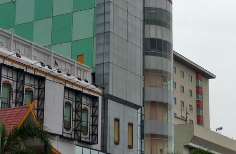Senapelan Plaza