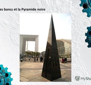 Les Bancs et la Pyramide Noire