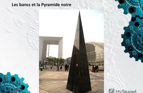 Les Bancs et la Pyramide Noire