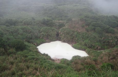 Niunai (Milky) Lake