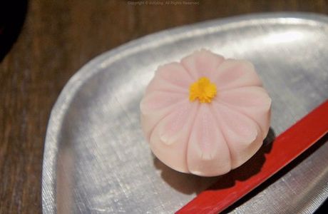 Mikazuki Wagashi