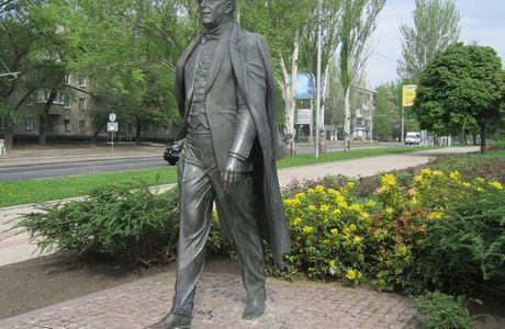 Iosif Kobzon Monument