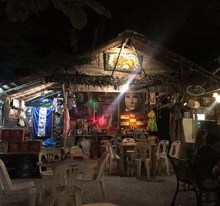 Mr. Long Hostel And Bar